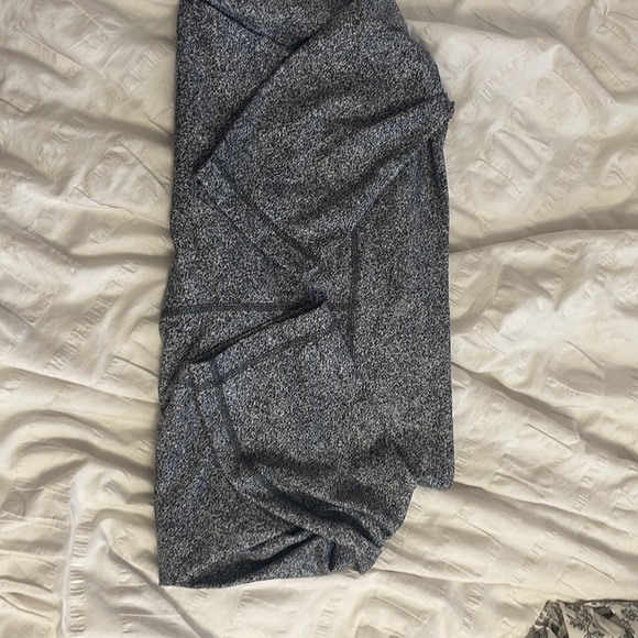 Lululemon leggings for jogging and gym - Picture 2 of 4